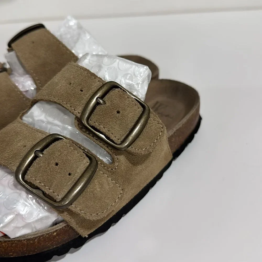Kids white Mountain Brown Sandals with Suede Straps and Contoured Footbed EUC